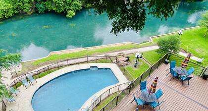 Inverness A212* 2/1Condo* Walk to Schlitterbahn & Downtown NBTX