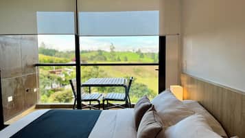 1 quarto, cofres nos quartos, escrivaninha