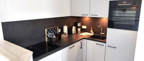 Kühlschrank, Ofen, Herdplatte, Geschirrspüler