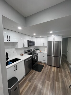 ميكروويف، فرن، موقد طهي مسطح، غسالة أطباق