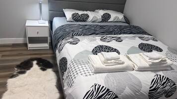 2 bedrooms, iron/ironing board, WiFi, bed sheets