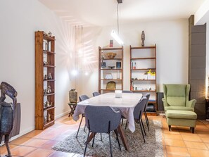 Dining - Stunning private villa for 8 people with WIFI, private pool, TV, terrace and pets allowed (Jonquières-saint-vincent)
