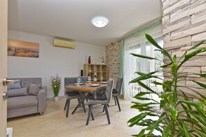 Dining - Apartment 2333/111878 (Istria - Pula), 3000m from the beach (Pula)