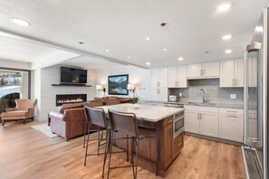 Fridge, microwave, oven, stovetop - Direct Ski-in/Ski-out Stonebridge Condo 2 Bedroom Den 3 Bath Premier Rated Unit (Snowmass Village)