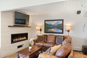 TV, fireplace, stereo - Direct Ski-in/Ski-out Stonebridge Condo 2 Bedroom Den 3 Bath Premier Rated Unit (Snowmass Village)
