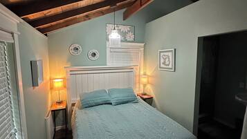 2 makuuhuonetta, työpöytä, silitysrauta/-lauta, internet