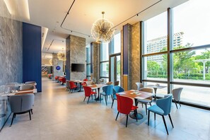 Free daily buffet breakfast - Holiday Inn Express Haimen City Center by IHG (Nantong)