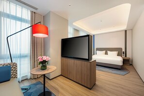 Suite, 1 habitación | Edredones de plumas, escritorio, espacio para trabajar con un portátil