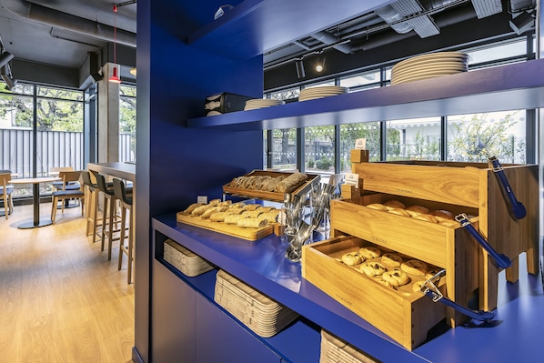 Free daily continental breakfast