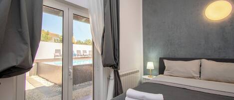 4 bedrooms, internet, bed sheets