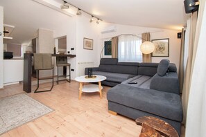 TV - Villa Above by Istrabook (Medulin)