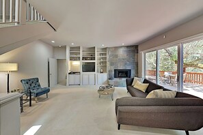 TV, fireplace, offices