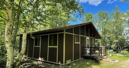 Cabin 6 "Osprey" 3 BR, 6 pp, lake view, access to boats!