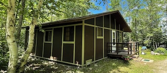 Cabin 6 "Osprey" 3 BR, 6 pp, lake view, access to boats!