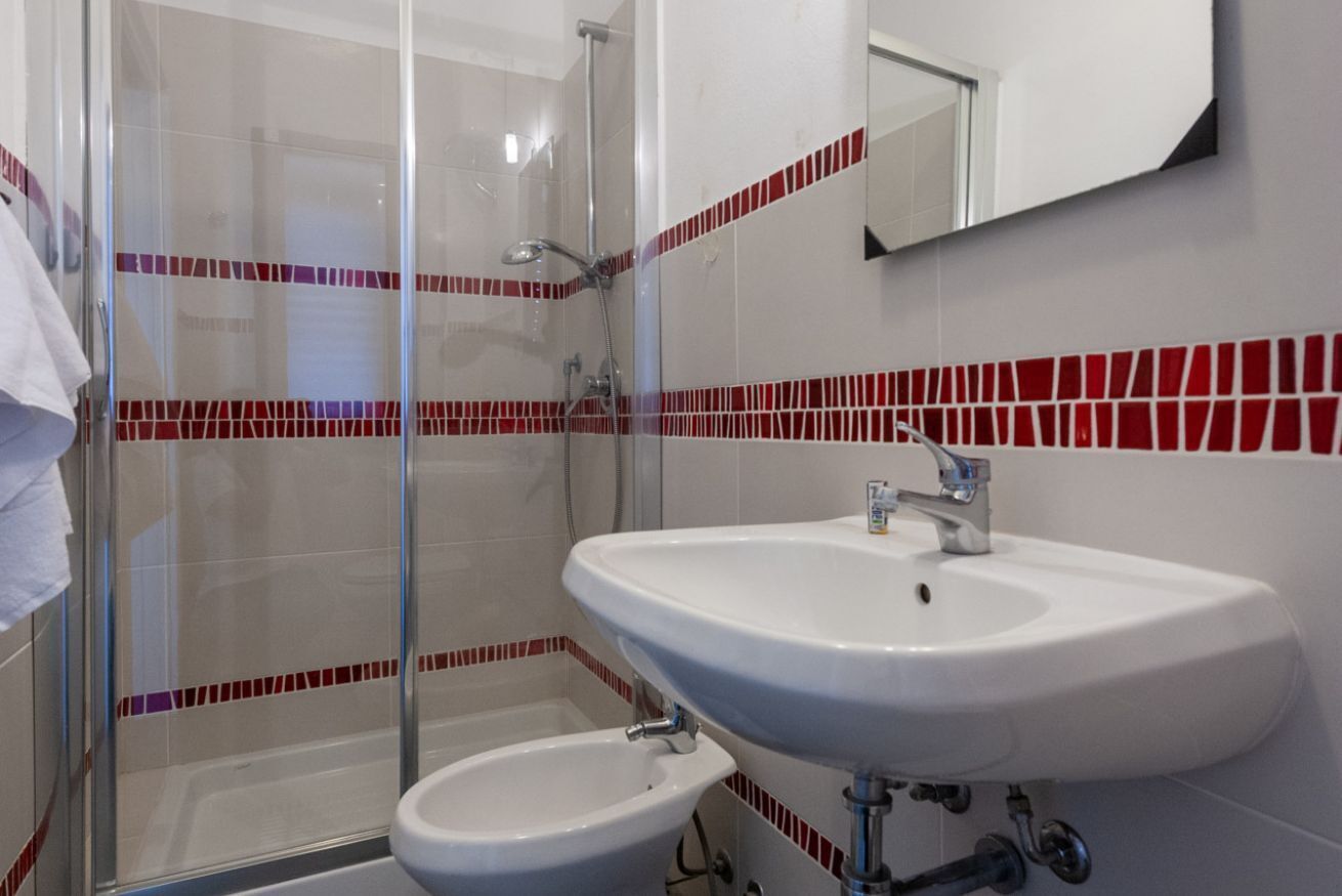 Doccia, asciugacapelli, bidet, asciugamani