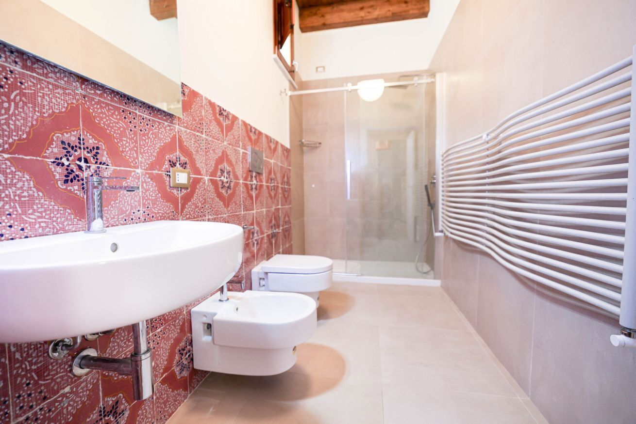 Dusche, Haartrockner, Bidet, Handtücher