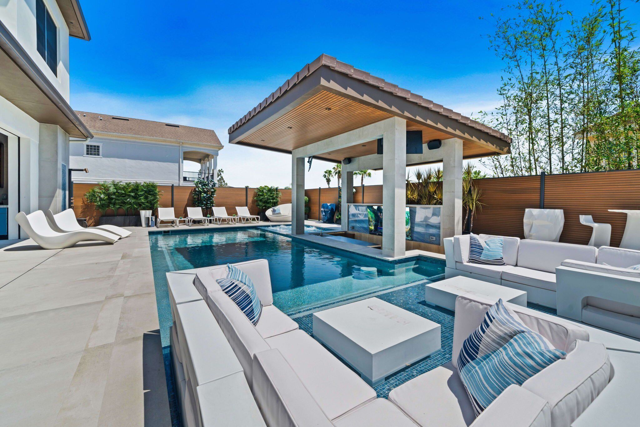 Organic Modern Mansion Reunion Resort