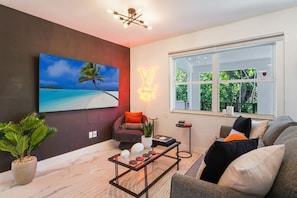 Smart TV - Hot Tub Fire Pit Miami Cruise Port Design District (Miami)