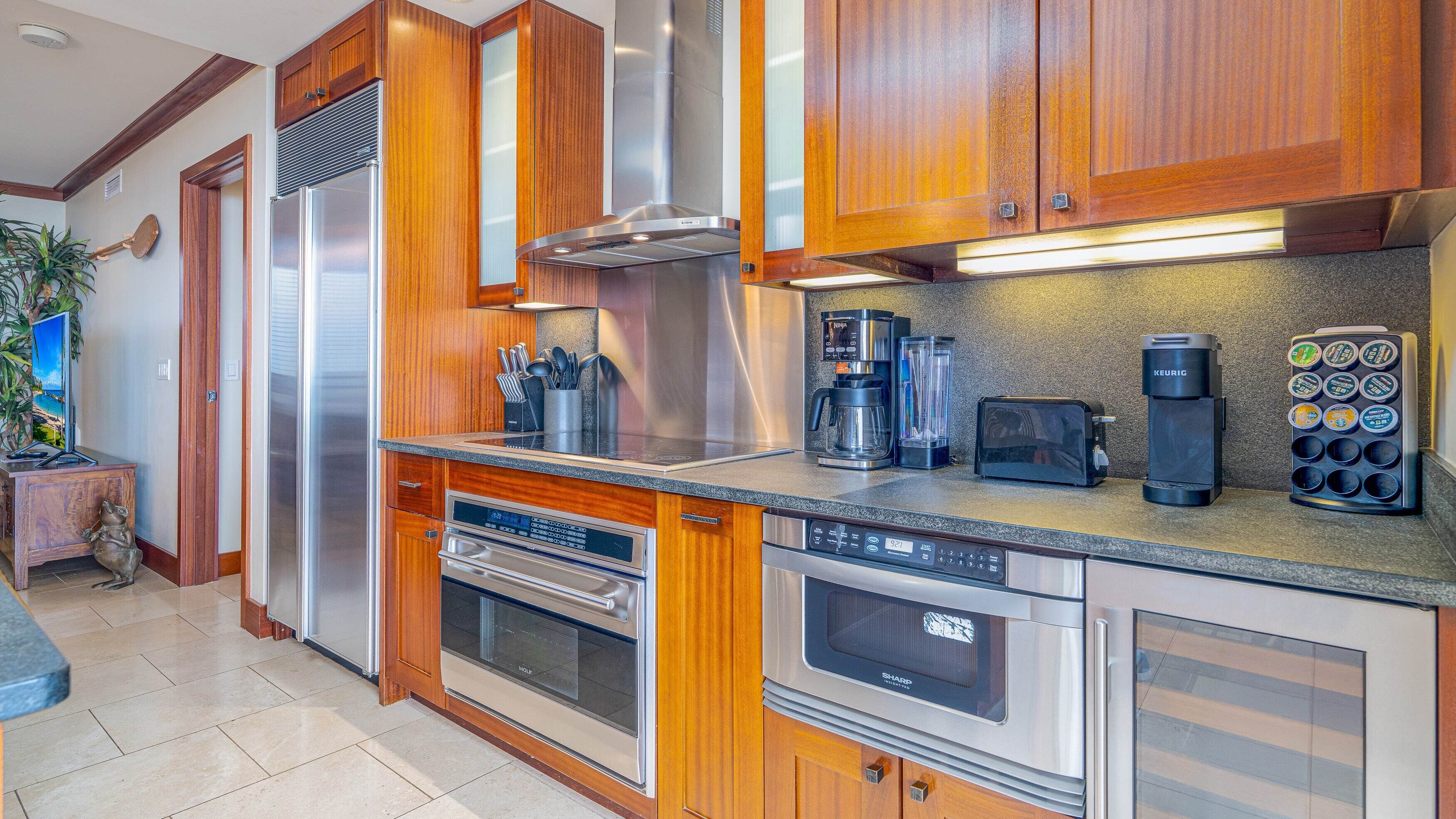 ثلاجة، ميكروويف، فرن، موقد طهي مسطح