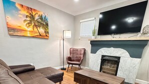 Living area - Casa Memphis Updated Modern Home (El Paso)