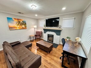 Living area - Casa Memphis Updated Modern Home (El Paso)