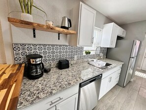 Private kitchen - Casa Memphis Updated Modern Home (El Paso)
