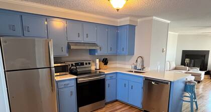 Fenwick Island, 1 block to beach, 2 BR condo, Sleeps 6, 2 parking spots