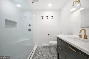 Shower - Fenwick Island, 1 block to beach, 2 BR condo, Sleeps 6, 2 parking spots (Fenwick Island)