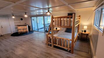 2 bedrooms, iron/ironing board, free WiFi, bed sheets