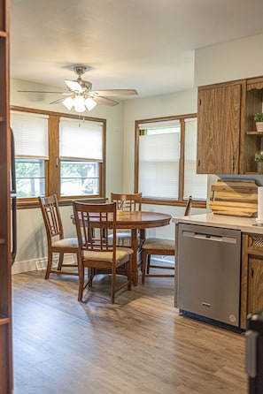 Dining - Beautiful Farmhouse on Lake Michigan - Sprawling Property - Private Beach & Fire (Muskegon)
