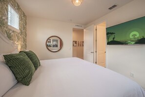 5 bedrooms, in-room safe, desk, iron/ironing board