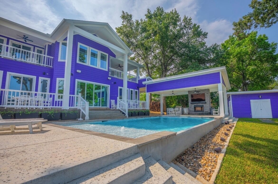 BRAND NEW + pool & hot tub, lake front with dock 