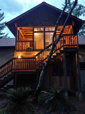 Exterior - Chez Claire: Your Quadra Island Retreat (Quadra Island)