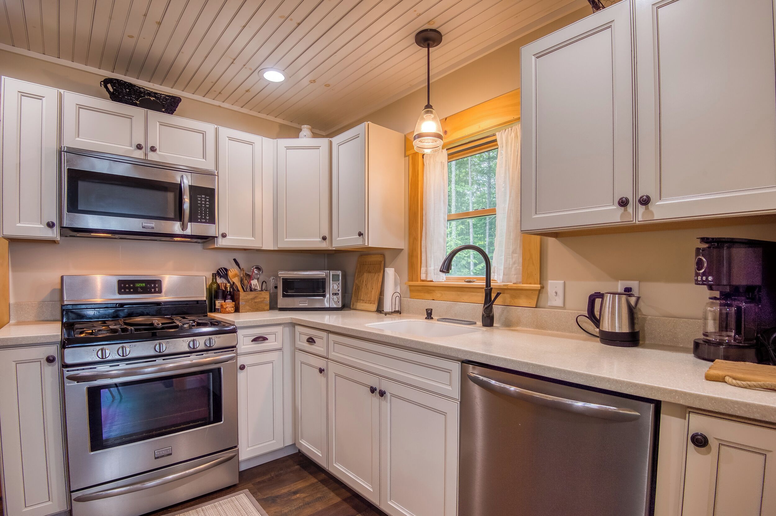 ثلاجة، ميكروويف، فرن، موقد طهي مسطح