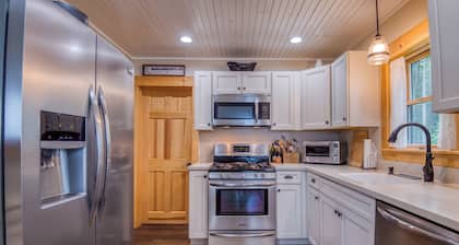 Five Pines - Private new home on Mooselookmeguntic Lake, with dock, beach, and kayaks!