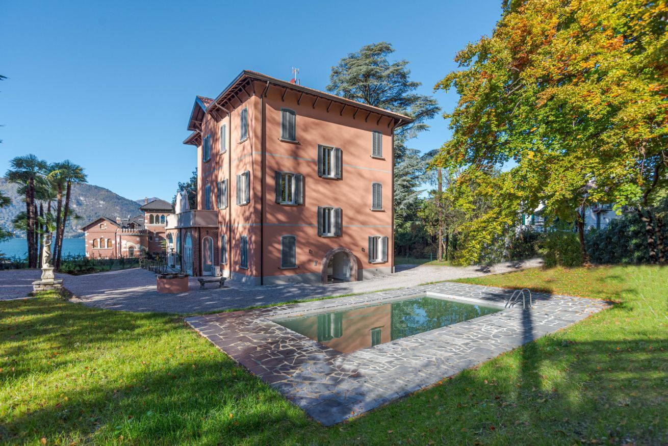 Een verwarmd zwembad