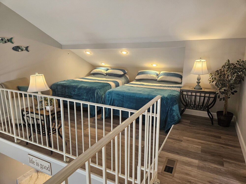 Ledges luxurious condo overlooking the breathtaking Lake of the Ozarks