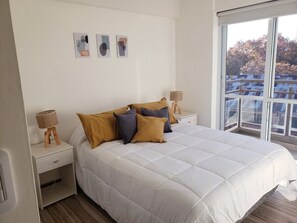 2 bedrooms, travel cot, WiFi