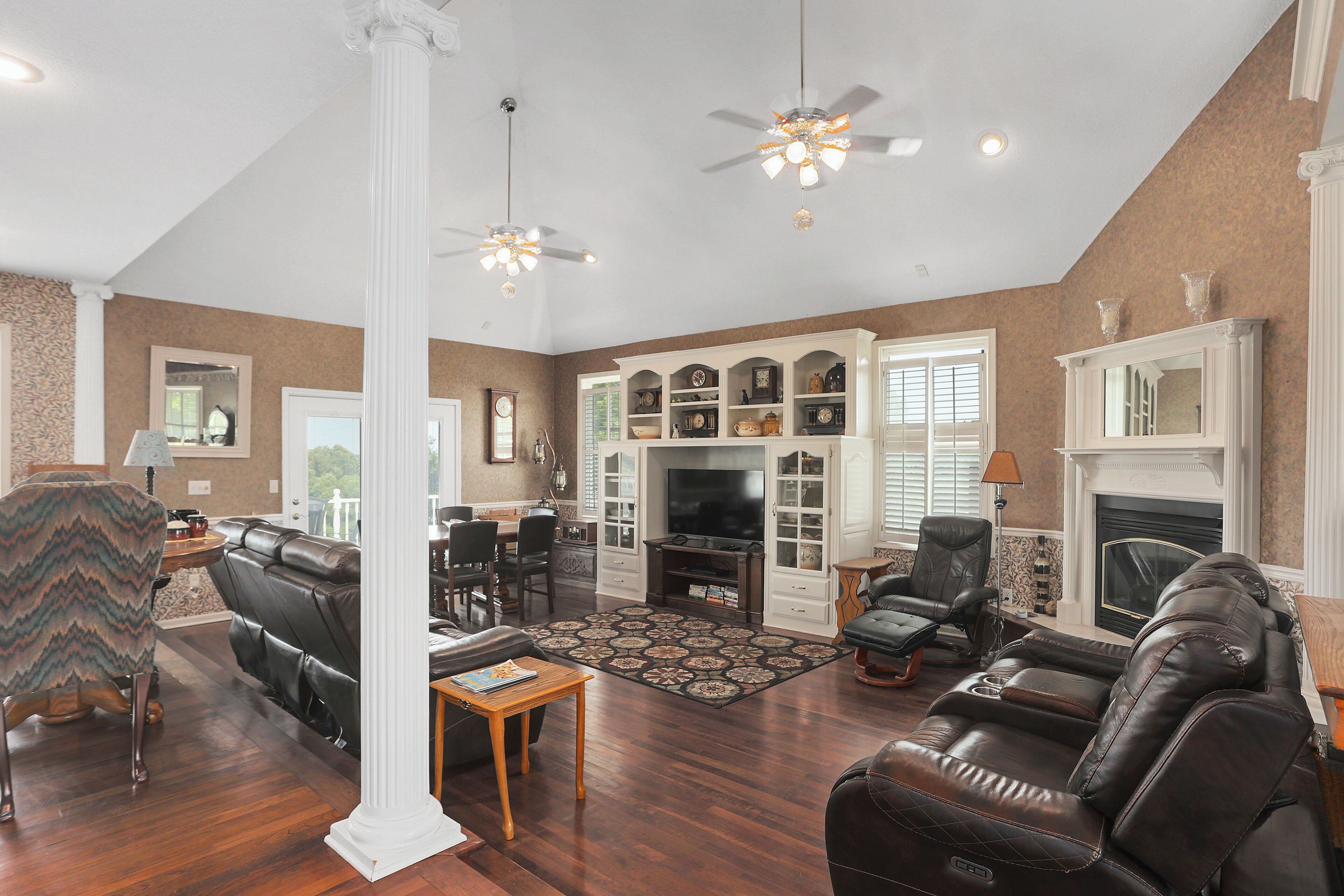 Télévision, cheminée