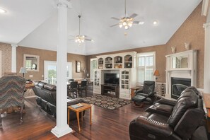 Télévision, cheminée