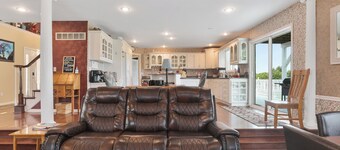 Smithville Lakehouse Country Living up to 15 guests!