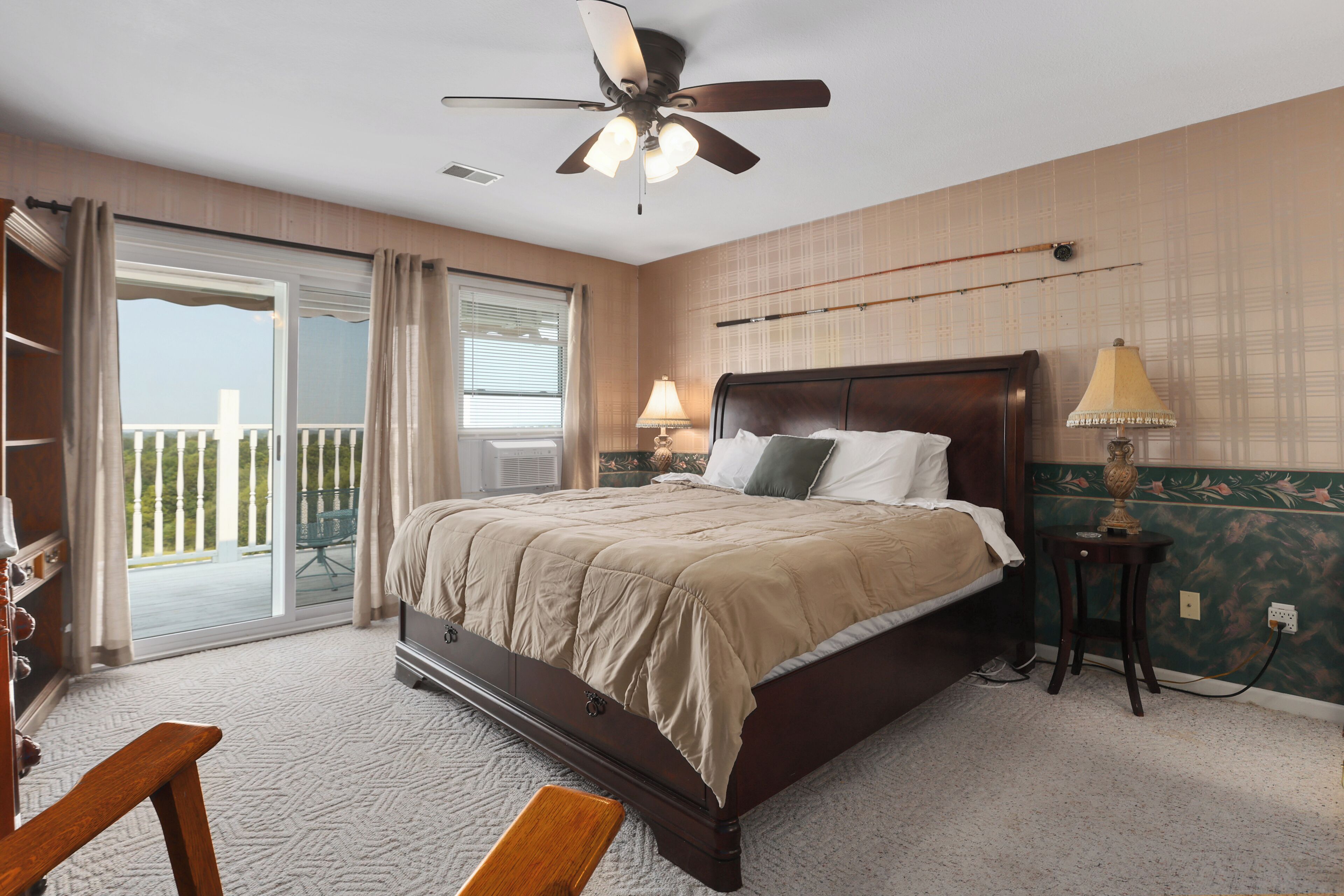 5 bedrooms, iron/ironing board, WiFi, bed sheets