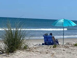 On the beach - Penthouse with ocean views steps to private beach in a gated community (Cape Canaveral)