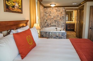 1 bedroom, iron/ironing board, WiFi, bed sheets - One Bedroom Deluxe King Bed Villa (Gatlinburg)