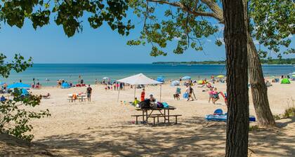 Downtown Picton Retreat |Near Sandbanks & Wineries