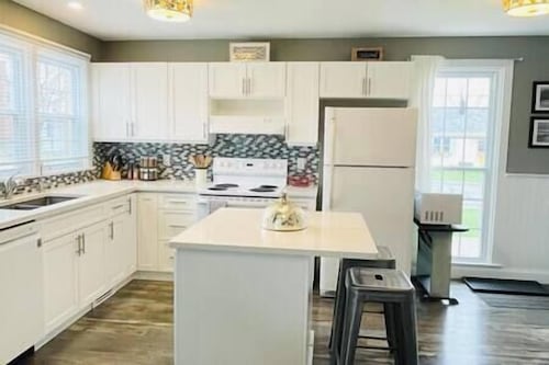 Picton Retreat: Cozy, Stylish and Steps to Downtown