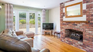 Living area - 1 Homecroft Bungalows, Holiday Cottage Saundersfoot, Sleeps 6, 3 bedrooms,  bathrooms (Saundersfoot)