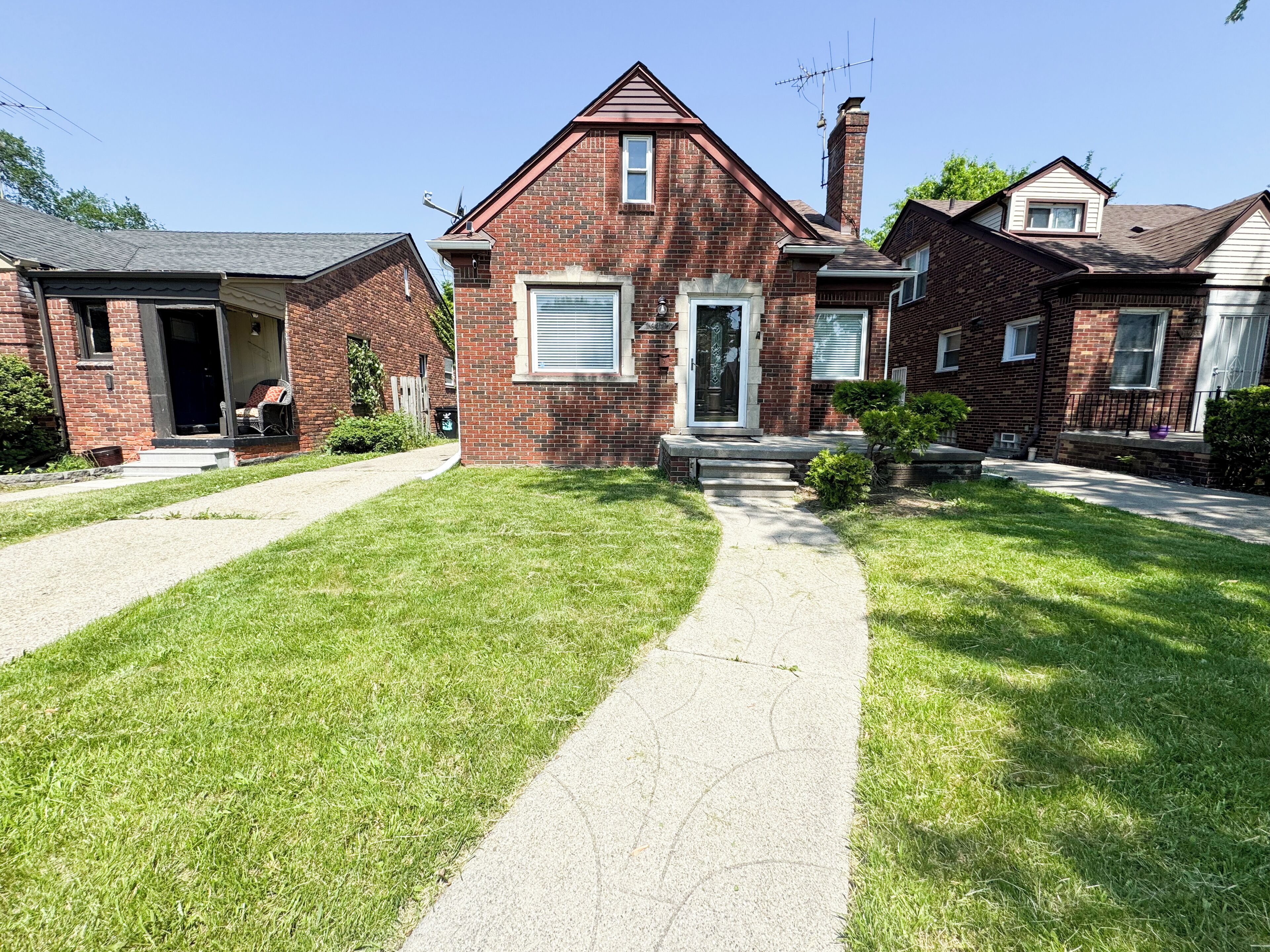 Cozy 3 Bed 15 Minutes from downtown! New Furniture