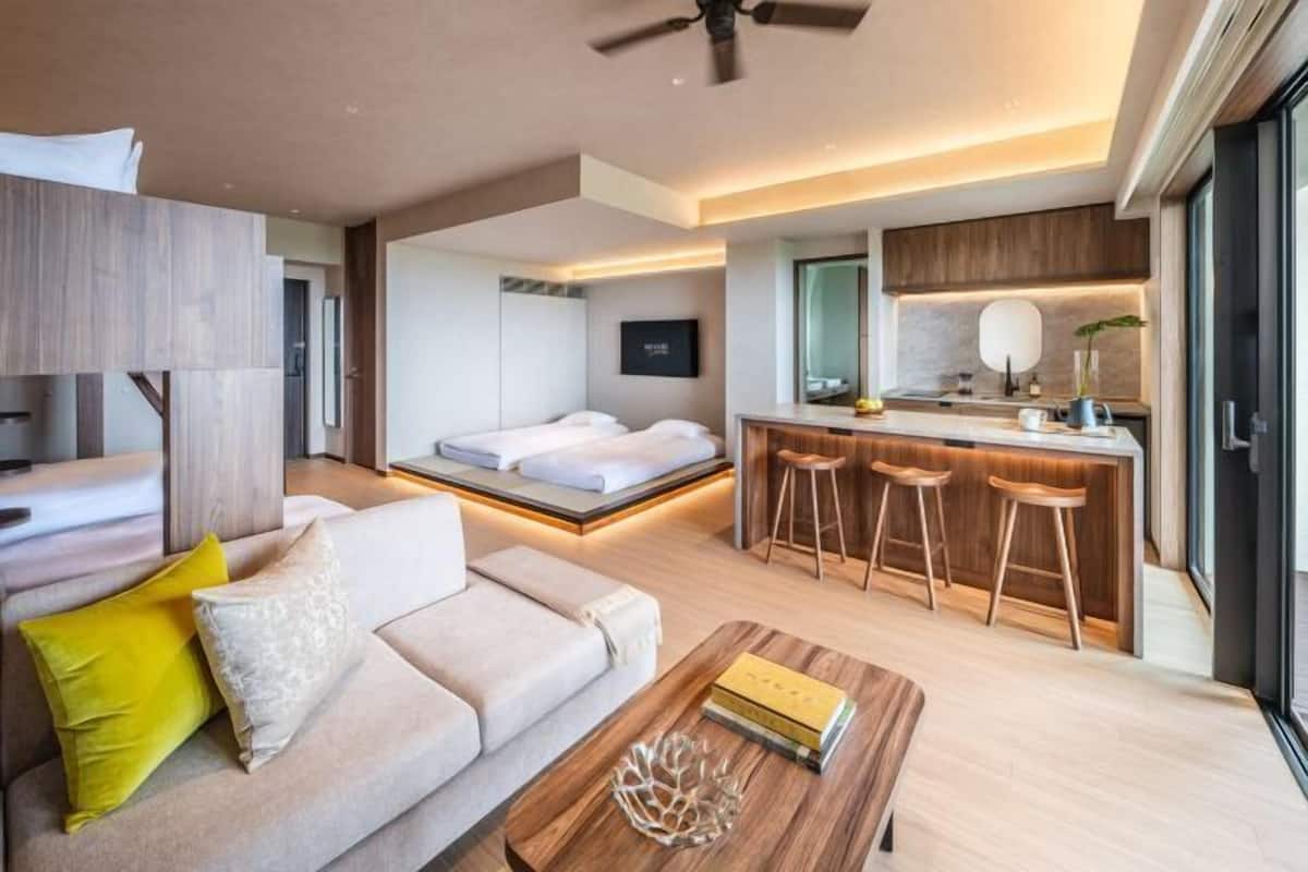 In-room safe, free WiFi, bed sheets