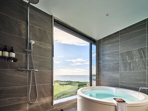 The Seven Penthouse - Panorama View (C), Non Smoking | Bathroom | Hair dryer, slippers, towels, shampoo - seven x seven ishigaki (Ishigaki)